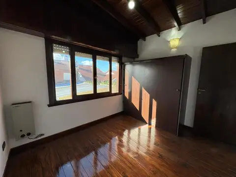 Depto Tipo Casa en Alquiler con 1 cocheras