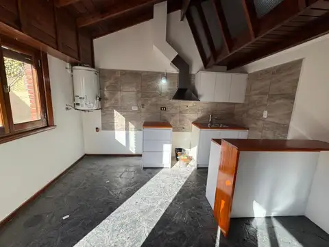 Depto Tipo Casa en Alquiler de 3 ambientes