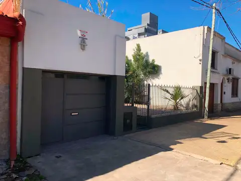 Excelente Casa con Pileta y Quincho Ubicada en Zona de 22 E/49 y 50 - La Plata
