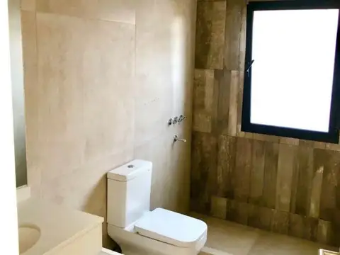 Casa en Alquiler en Pilar del Este - San Ramiro, USD 1.300