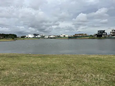 Lote en barrio Los puentes