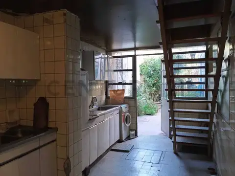 Casa 7 ambientes con 2 baños