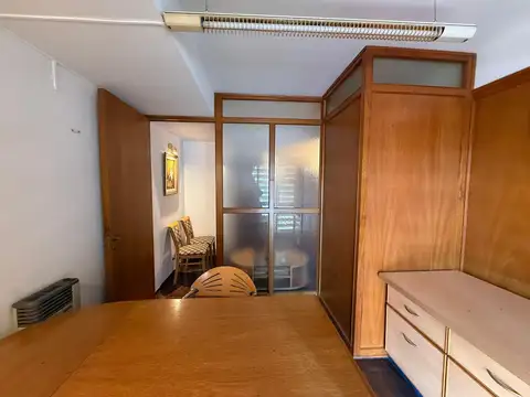 Oficina 4 ambientes con 2 baños