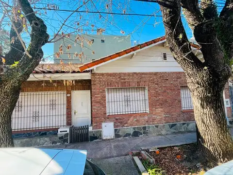 Chalet en 1 planta, 2 dorm + escritorio. Coch y Jardín!