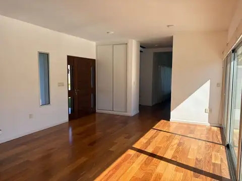 Casa 6 ambientes con 3 baños