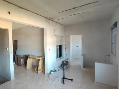 Casa 6 ambientes con 2 baños