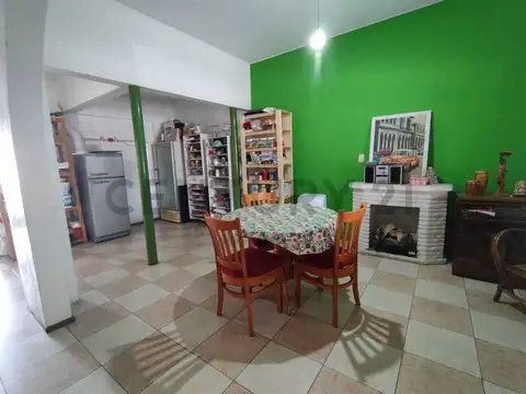 Casa 4 ambientes con 2 baños