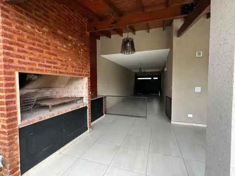 Casa 4 ambientes con 3 baños