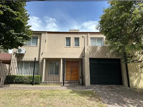 Casa en Venta a Pasitos del Tenis Club