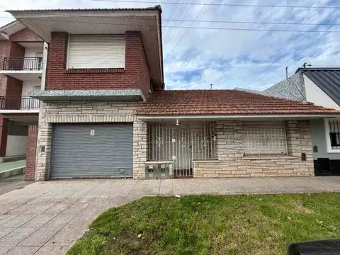 Venta Casa 3 Amb + 2 Deptos Villa Primera