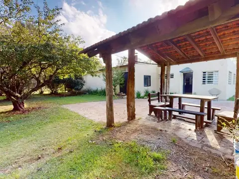 Casa 6 ambientes con 2 baños