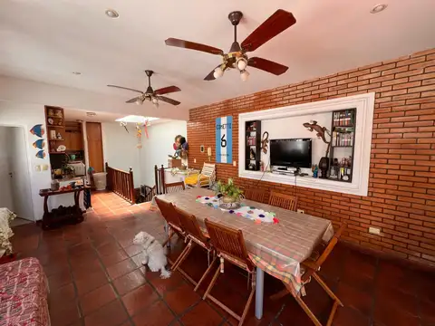 Casa 5 ambientes con 3 baños