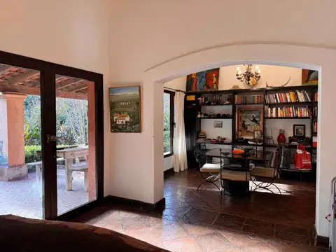 Casa en Venta con 2 cocheras