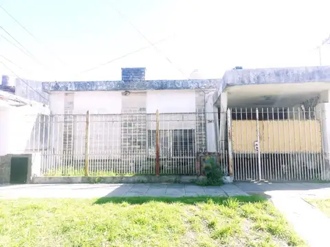 VENTA DE PH 3AMB QUIMES O. C/PATIO Y COCHERA