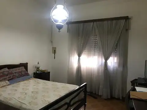 Casa 6 ambientes con 2 baños
