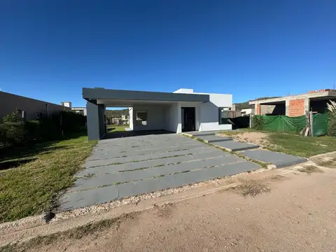 Casa 3 ambientes con 1 baño