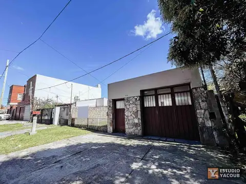 Casa en Venta con 2 cocheras