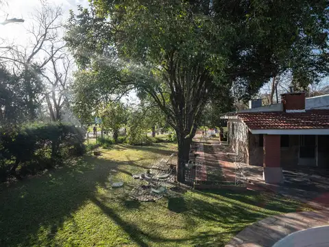 VENTA CASA 2 DORMITORIOS FUNES CON PILETA
