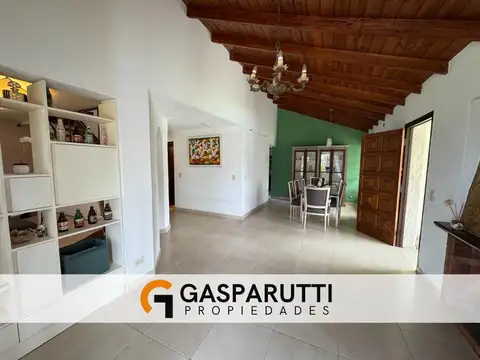 Casa 5 ambientes con 3 baños
