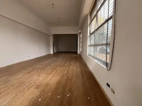 ALQUIER - Local comercial de 200 mts2 en Abasto - Rosario