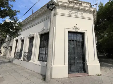 ALQUIER - Local comercial de 200 mts2 en Abasto - Rosario