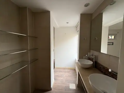 Depto Tipo Casa 3 ambientes con 2 baños