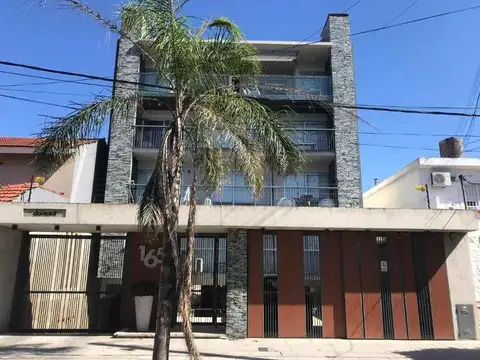 EXCELENTE DEPARTAMENTO DE 2 AMBIENTES C/COCHERA