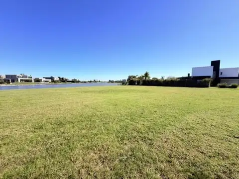 Terreno en Venta de 929,0 m2