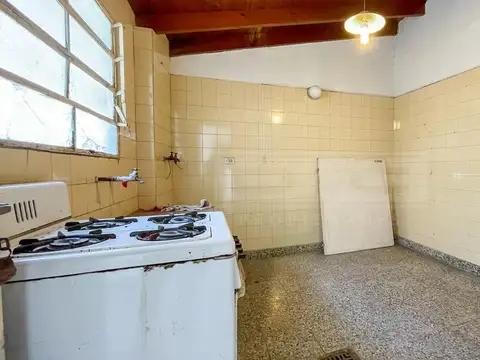 Jose Ingenieros al 3500 entre Miguel Cané y Francisco Beiro