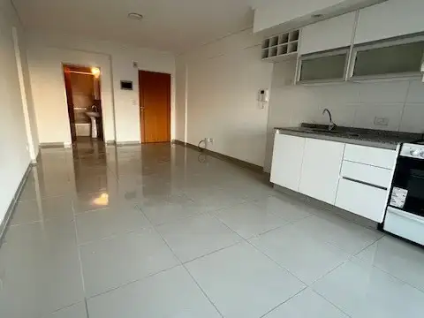 Excelente departamento de 1 ambientes con balcón al contrafrente , muy luminoso, con todas las comodidades en Flores