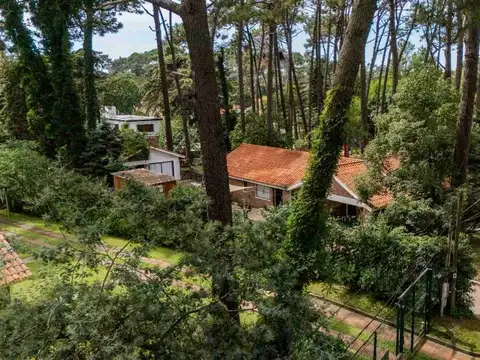 Casa 6 ambientes con 2 baños