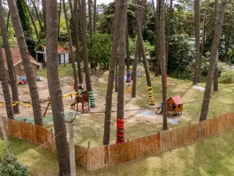 Casa en Alquiler con 1 cochera