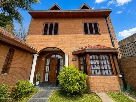 Casa 4 ambientes con 4 baños