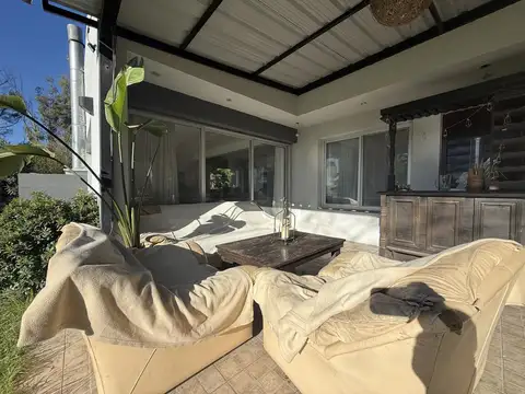Casa 6 ambientes con 4 baños