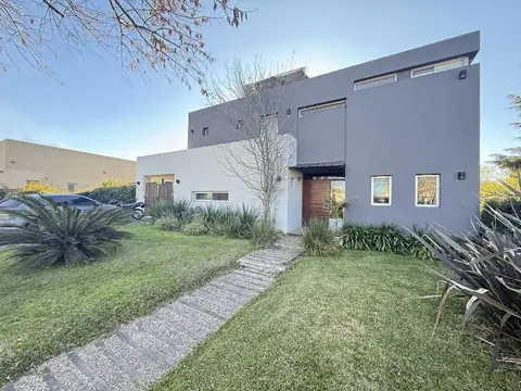 Casa en el barrio Haras Santa Maria - Escobar