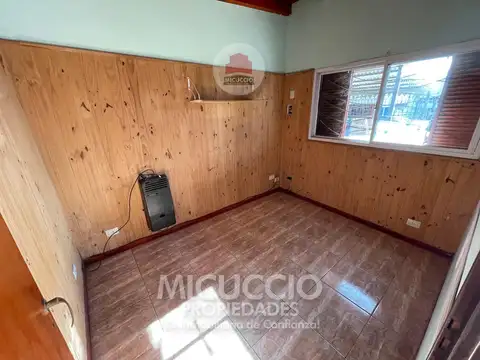 Casa 4 ambientes con 2 baños