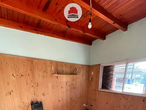 Casa 4 ambientes con 2 baños