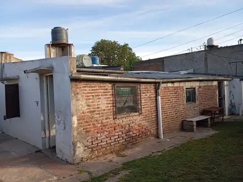 Casa 2 ambientes con 1 baño