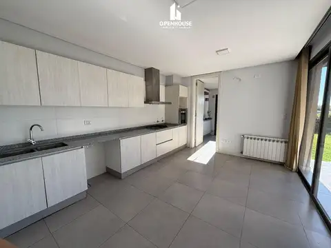 Casa 5 ambientes con 3 baños