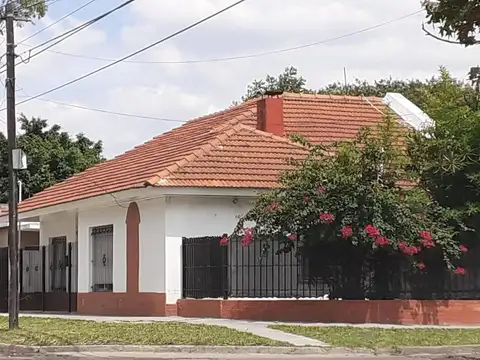 Increible Casa En Alquiler En Tres De Febrero