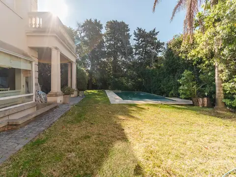 Casa en Venta con 4 cocheras