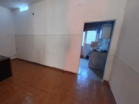 VENTA AMPLIO LOCAL Y DEPARTAMENTO CON BALCON