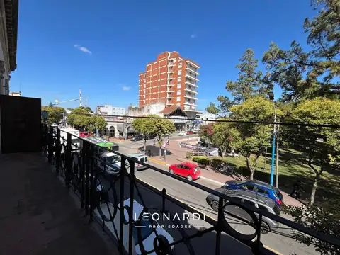 Tapia de Cruz 580, 2º piso