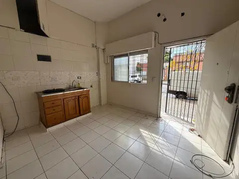 Monoambiente sobre Avenida Ader en alquiler