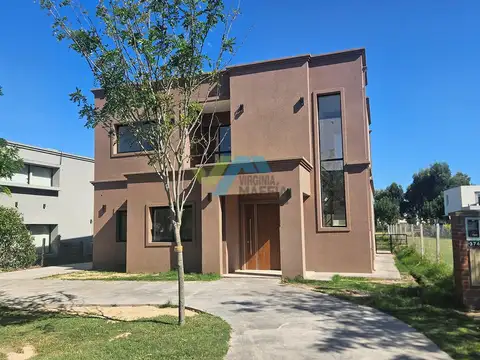 Casa en Venta en Santo Tomas, Countries y Barrios Cerrados en Pilar