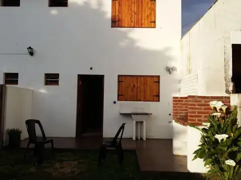 Barranca de los Lobos 261 e/ Acapulco y Valparaíso