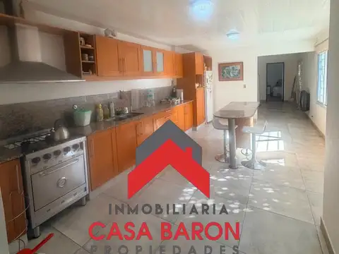 Casa en Venta con 2 cocheras