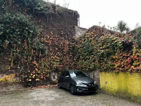 Cochera descubierta en venta Colegiales