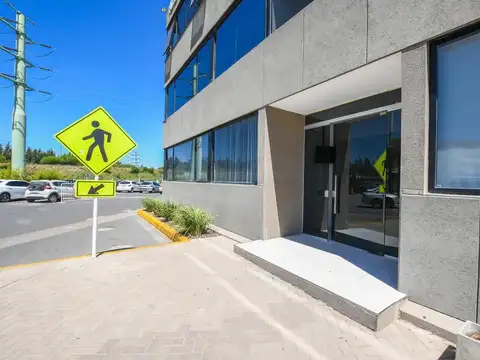 Alquiler Oficina Planta Baja Fisherton Plaza Shopping Funes Rosario Aeropuerto Seguridad Cocheras