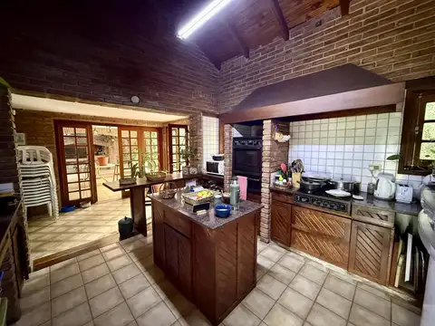 Casa en Venta con 2 cocheras
